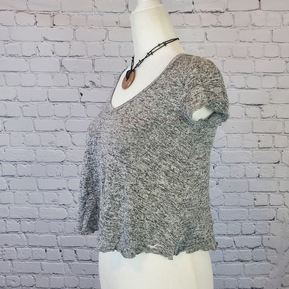 HOLLISTER Vee Neck Crop Top Grey sz. XS - Picture 7 of 9